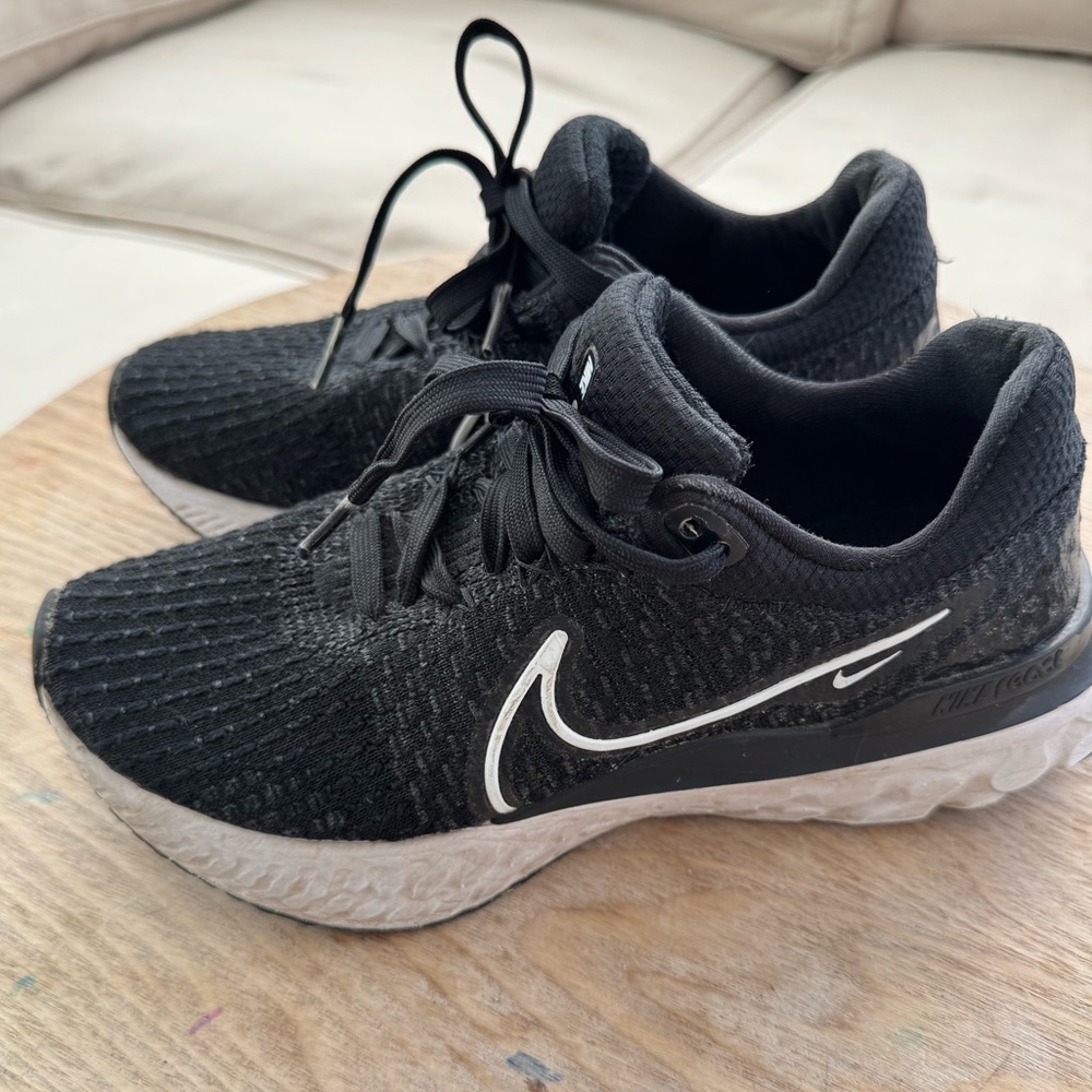NIKE React Infinity Run Flyknit Black and White Womens Size 7 - Picture 4 of 7